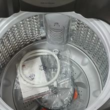 Lave-linge Maxwell 20 kg Top Load - intérieur du tambour et accessoires